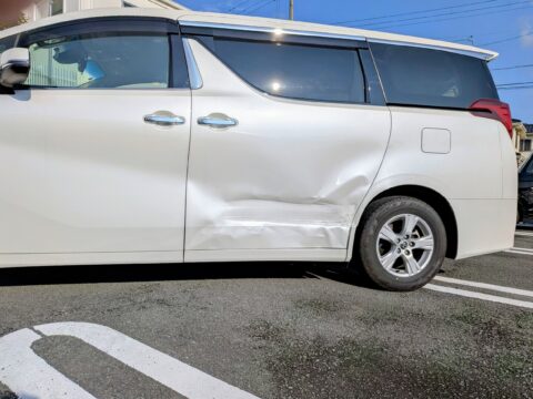 京都市U様　トヨタ　アルファード　リアドア凹み　お見積りしました。サムネイル