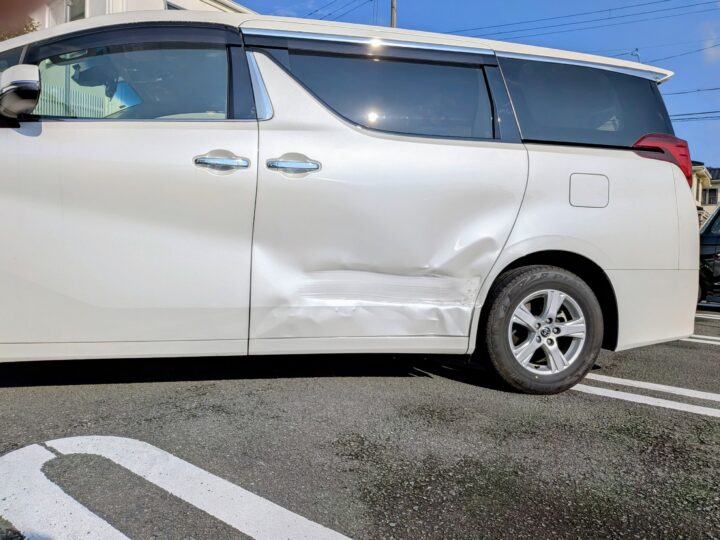 京都市U様　トヨタ　アルファード　リアドア凹み　お見積りしました。サムネイル