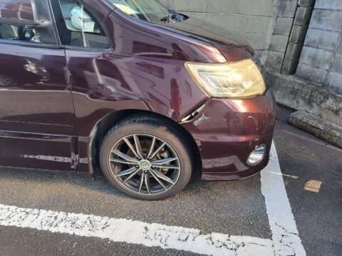 京都市K様　日産　セレナ　フロントバンパー・フロントフェンダー傷・凹み　お見積りしました。サムネイル