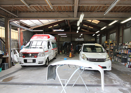 板金工場直営！京都でバンパーの傷、自動車のキズ・へこみ修理、板金塗装なら「ギオンモータース」